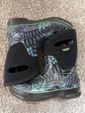 Bogs Kids Blue Floral Waterproof Winter/Rain Boots